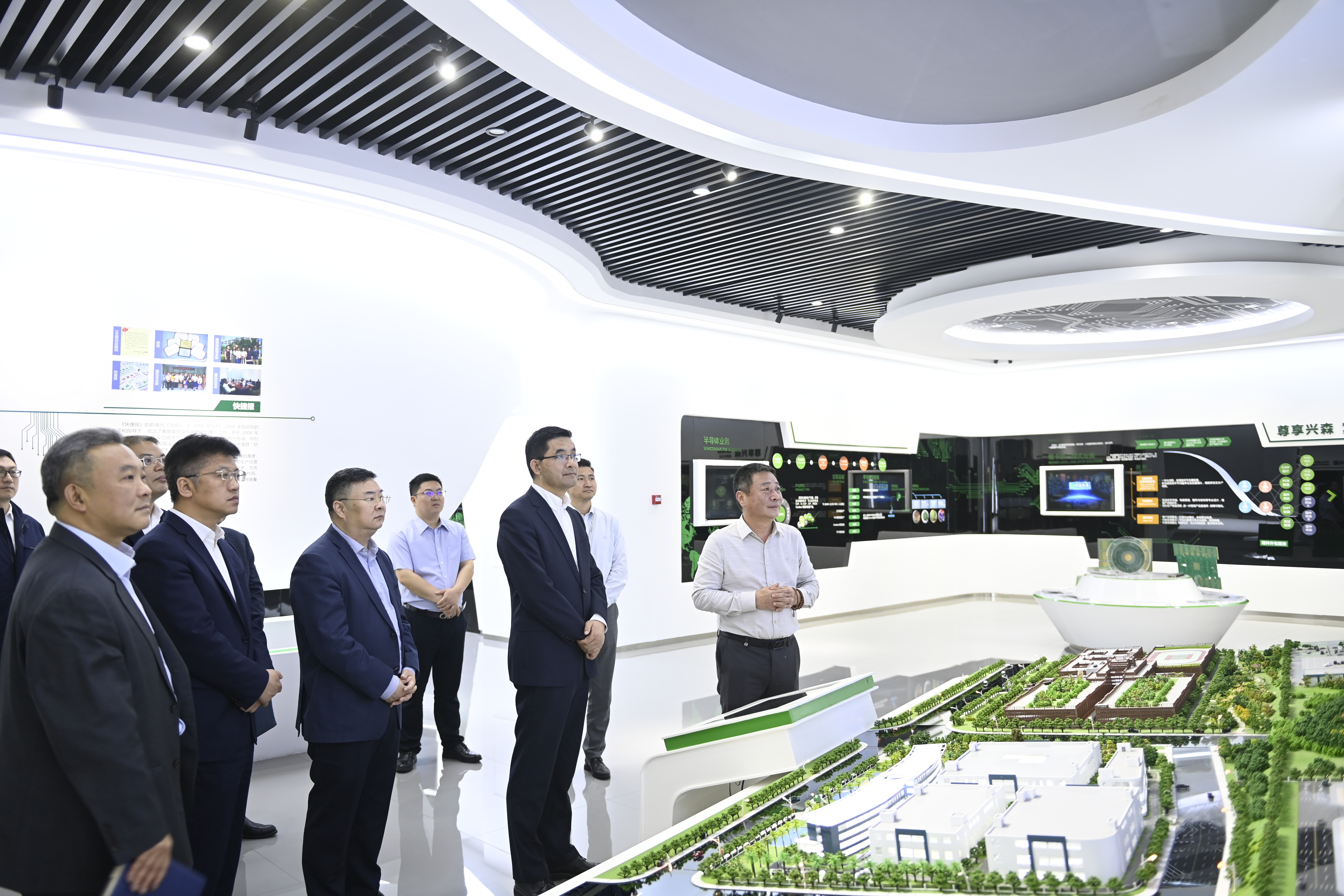 中國建設(shè)銀行總行行長張金良一行蒞臨興森科技參觀調(diào)研